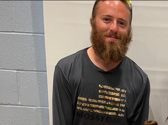 30-year-old Ohio man, Michael Schutrich killed when fixing sign at DavEd Jewelers in Willoughby