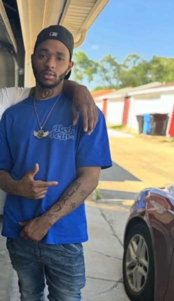 Chicago Tragedy: 33-Year-Old Man Fatally Shot Inside Girlfriend’s Apartment; Suspect Believed to Be Her Child’s Father