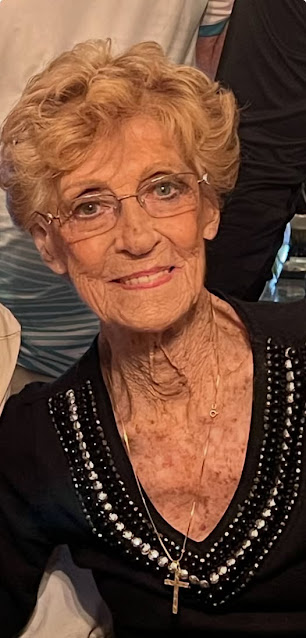 In Loving Memory of Joan Murray – A Beloved Mother, Grandmother, and Great-Grandmother