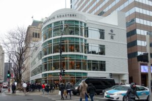 Starbucks Reserve Roastery Suicide – Downtown Chicago: Authorities Respond to Tragic Death at Flagship Location